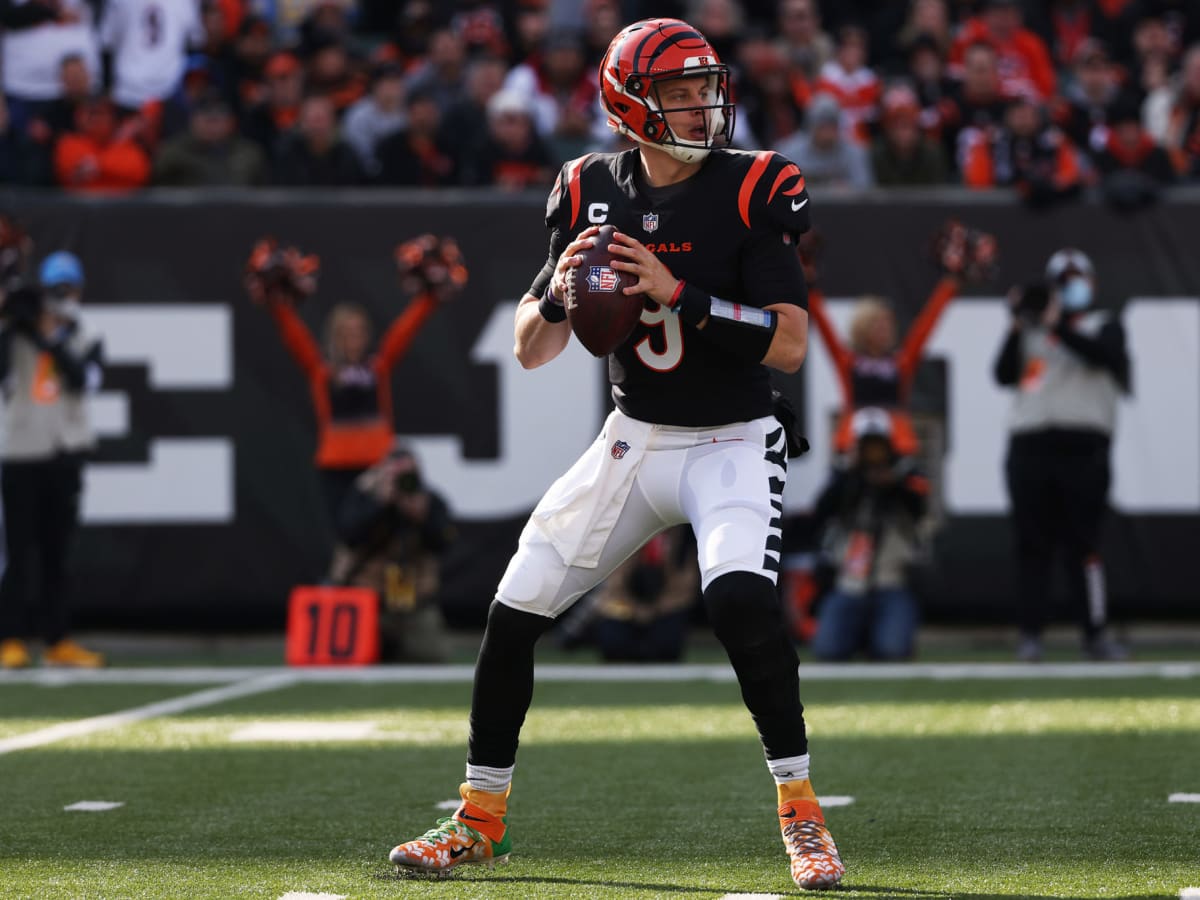 The Athletic on X: Joey B is wheeling and dealing in Cincy. 3 touchdowns,  299 yards, and a perfect passer rating of 158.3 for Joe Burrow. Bengals  lead Baltimore 31-14 with AFC