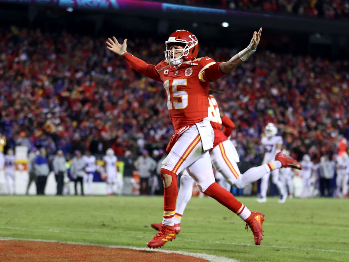 Patrick Mahomes: Chiefs QB throws incredible incompletion (video