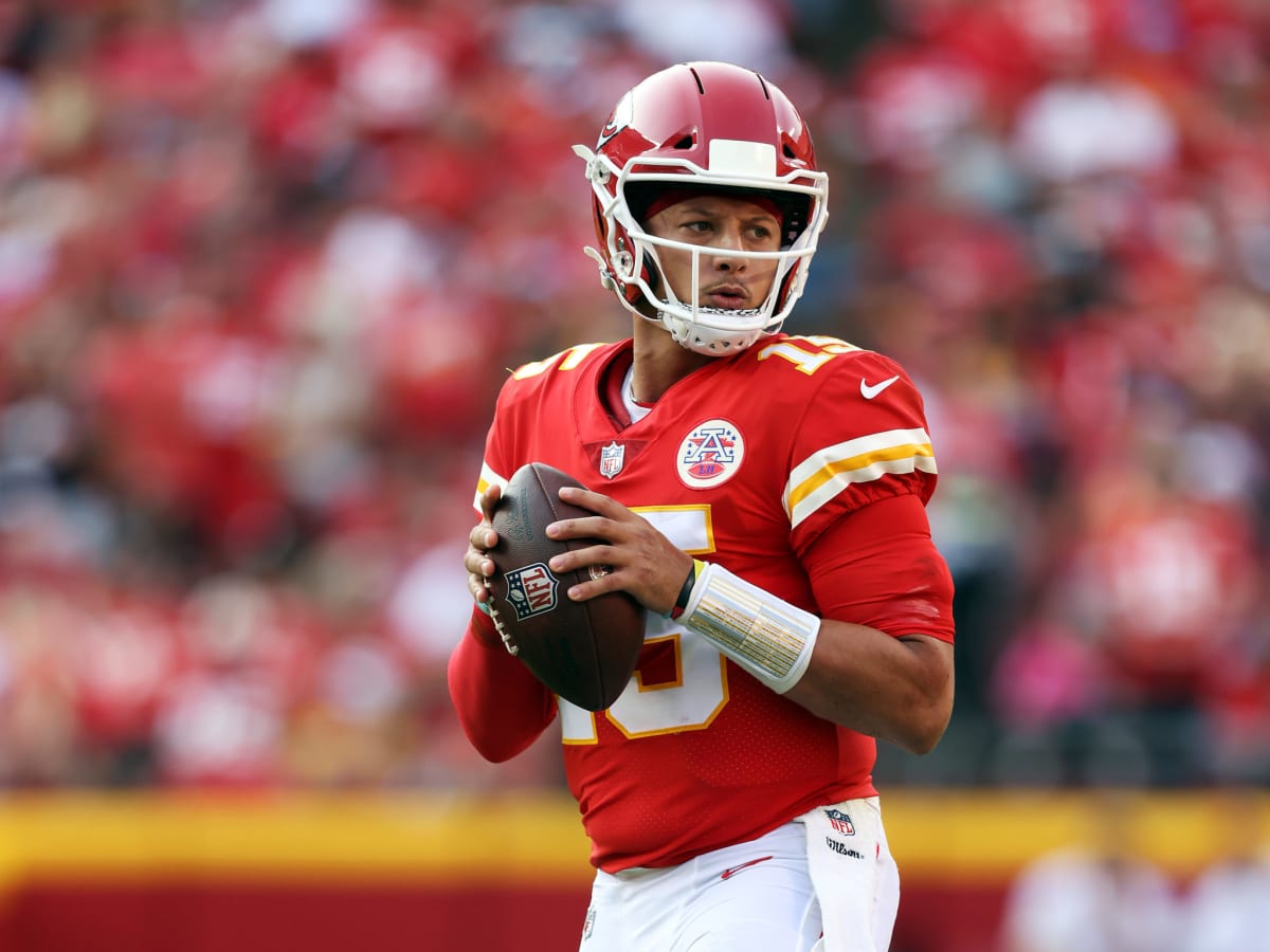 Patrick Mahomes Reacts Chiefs Landing JuJu Smith-Schuster - The Spun:  What's Trending In The Sports World Today