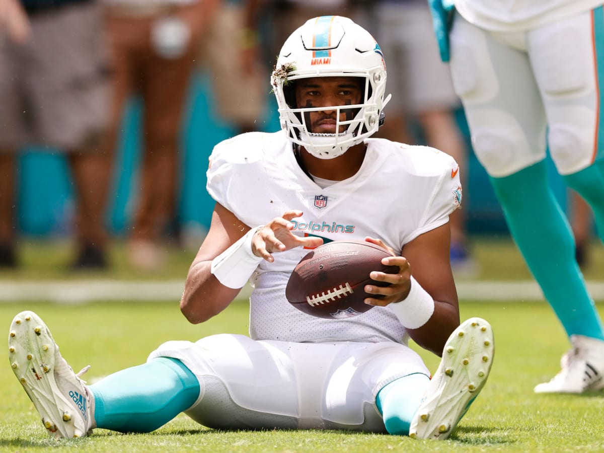 Dolphins: Tua Tagovailoa throws 3 INTs to end game, ripped by fans