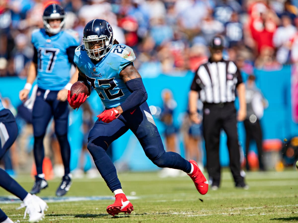 Derrick Henry Looks Like a WR on Acrobatic Leaping Grab for 17