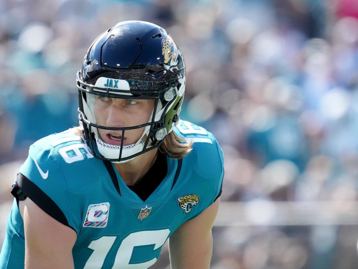 Watch: Trevor Lawrence waves goodbye to Titans fans in win