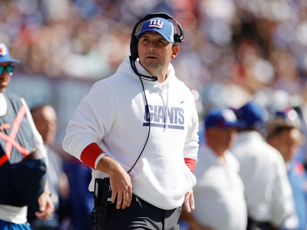 New York Giants coach loses his cool and throws headset after