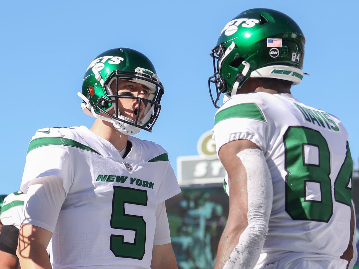 White/black is the jersey/pants combo for Sunday, meaning the Jets still  have not worn anything green below the helmet since the preseason. :  r/nyjets