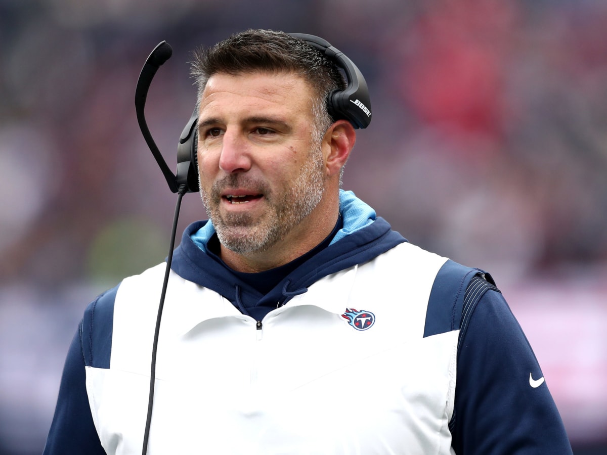 Look: Pregame Moment Between Mike Vrabel, Ryan Fitzpatrick Going