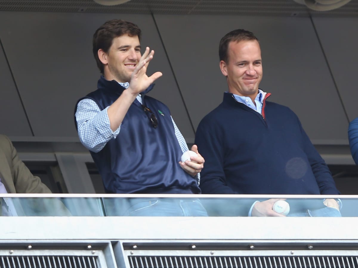 Eli Manning gets on the St. Peter's basketball bandwagon for Sweet 16