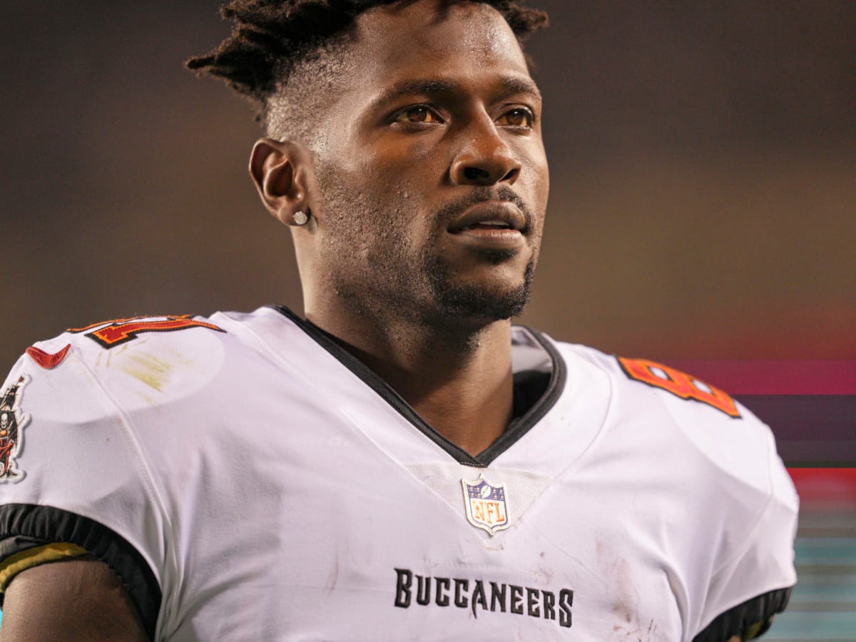 Antonio Brown posts sexually explicit picture of Chelsie Kyriss