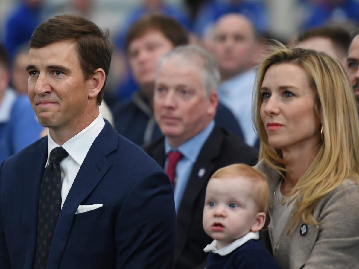 If Not for Olivia Manning”: Tom Brady's Kryptonite Eli Manning Once Blamed  His Own Mother for TB12 Having Just 7 Super Bowl Rings - EssentiallySports