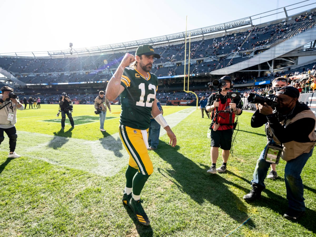 Aaron Rodgers's Training Camp Arrival Outfit Is Going Viral (Video) -  Sports Illustrated