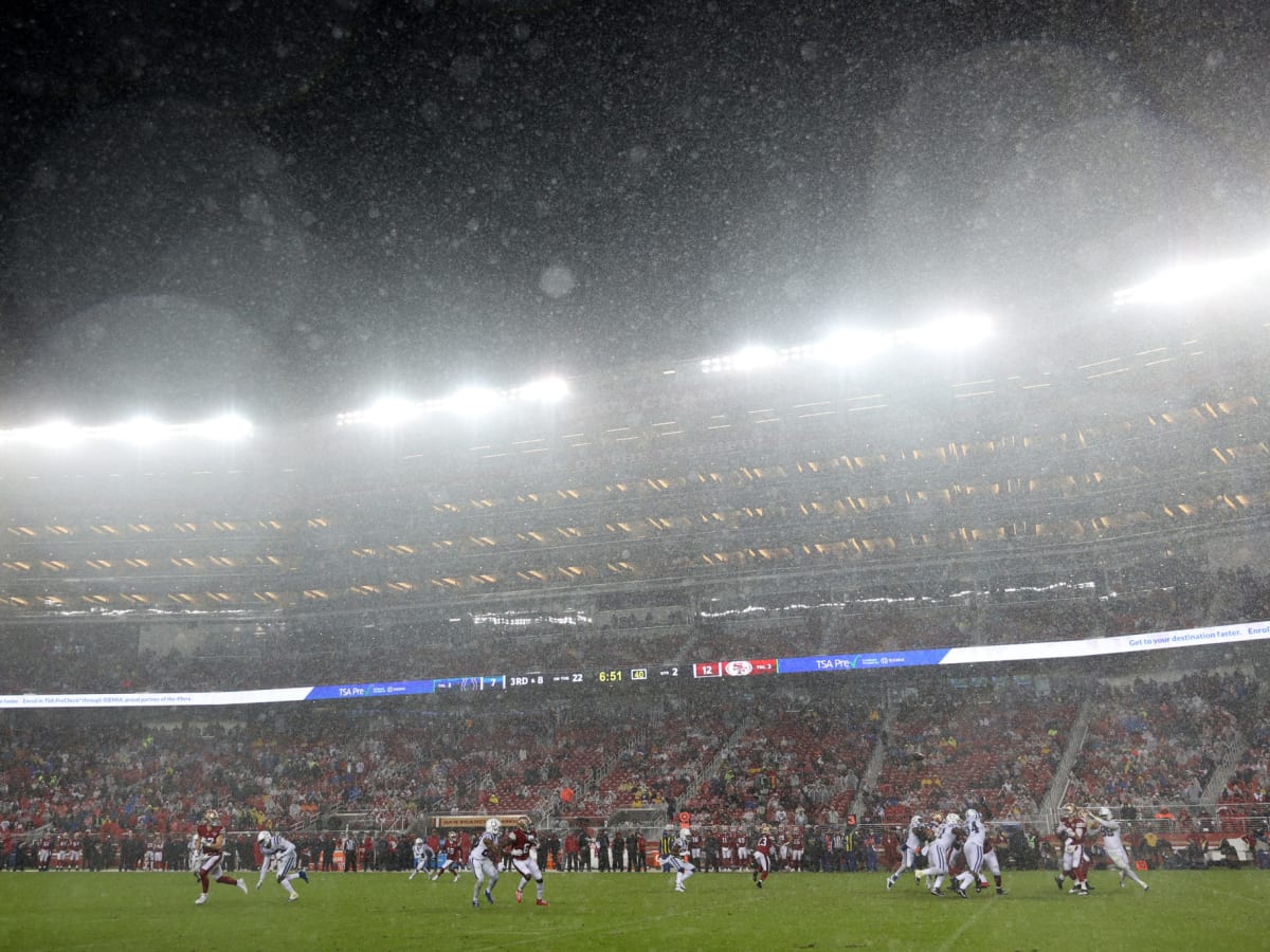 49ers fan goes viral, dressed for football weather (Photo)