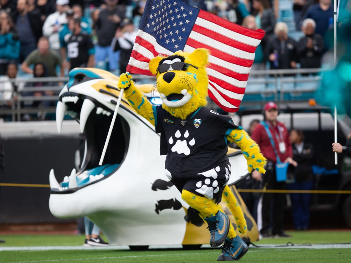 Jacksonville Jaguars Mascot Goes Streaking (PICTURES)