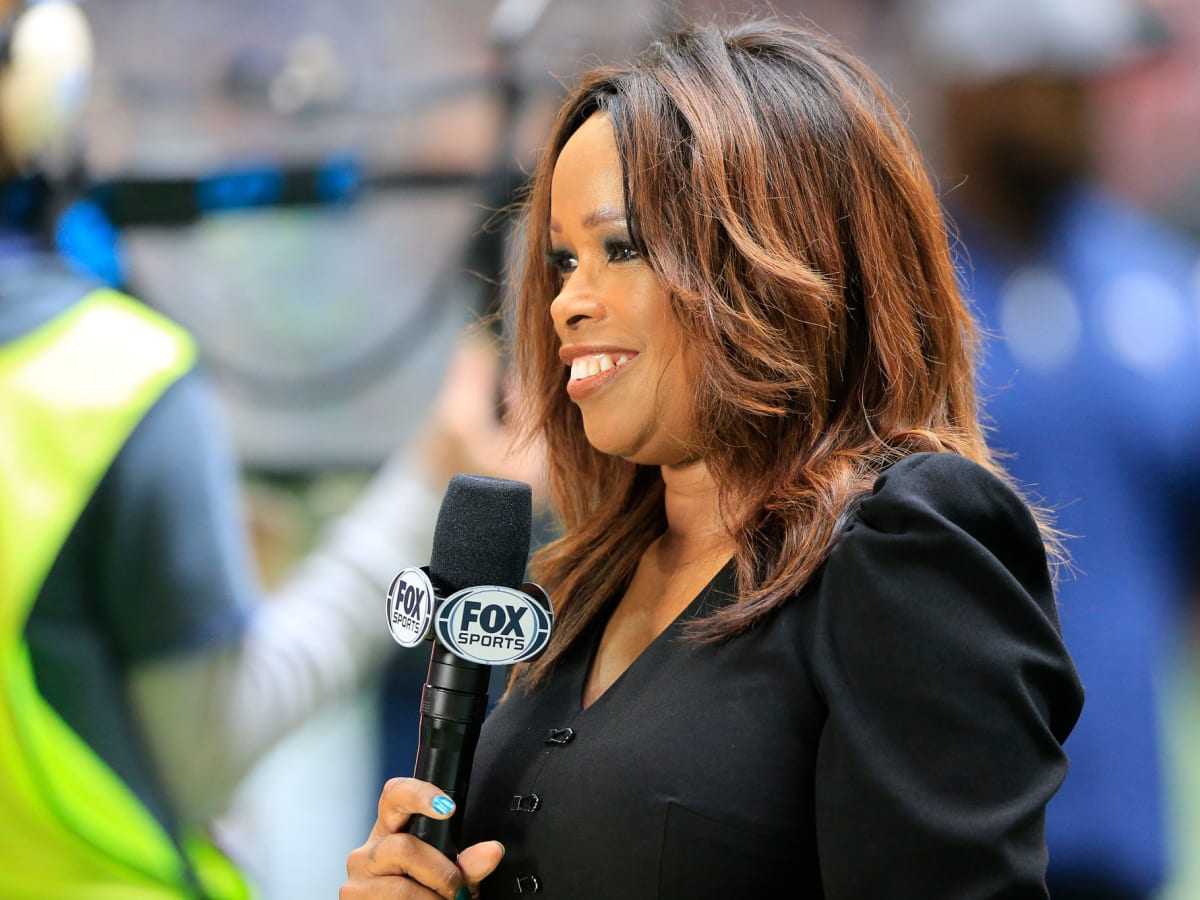 ATLANTA, GA - NOVEMBER 20: Fox Sports reporter Pam Oliver interviews Atlanta  Falcons quarterback Mar