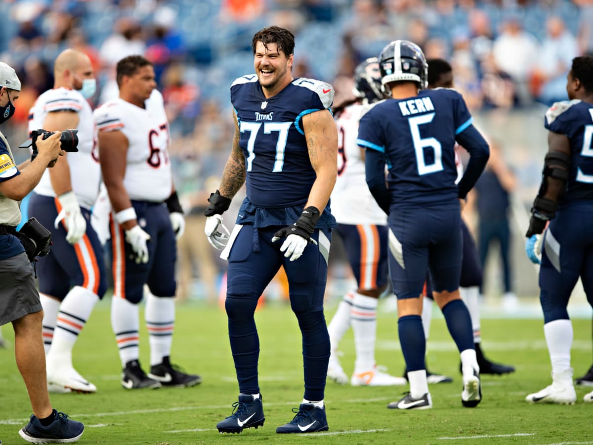 Taylor Lewan calls out 'overreaction' to Titans-trash bag pic