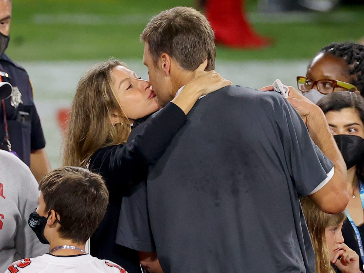 Everyone Made Same Joke About Tom Brady's Sideline Blowup - The