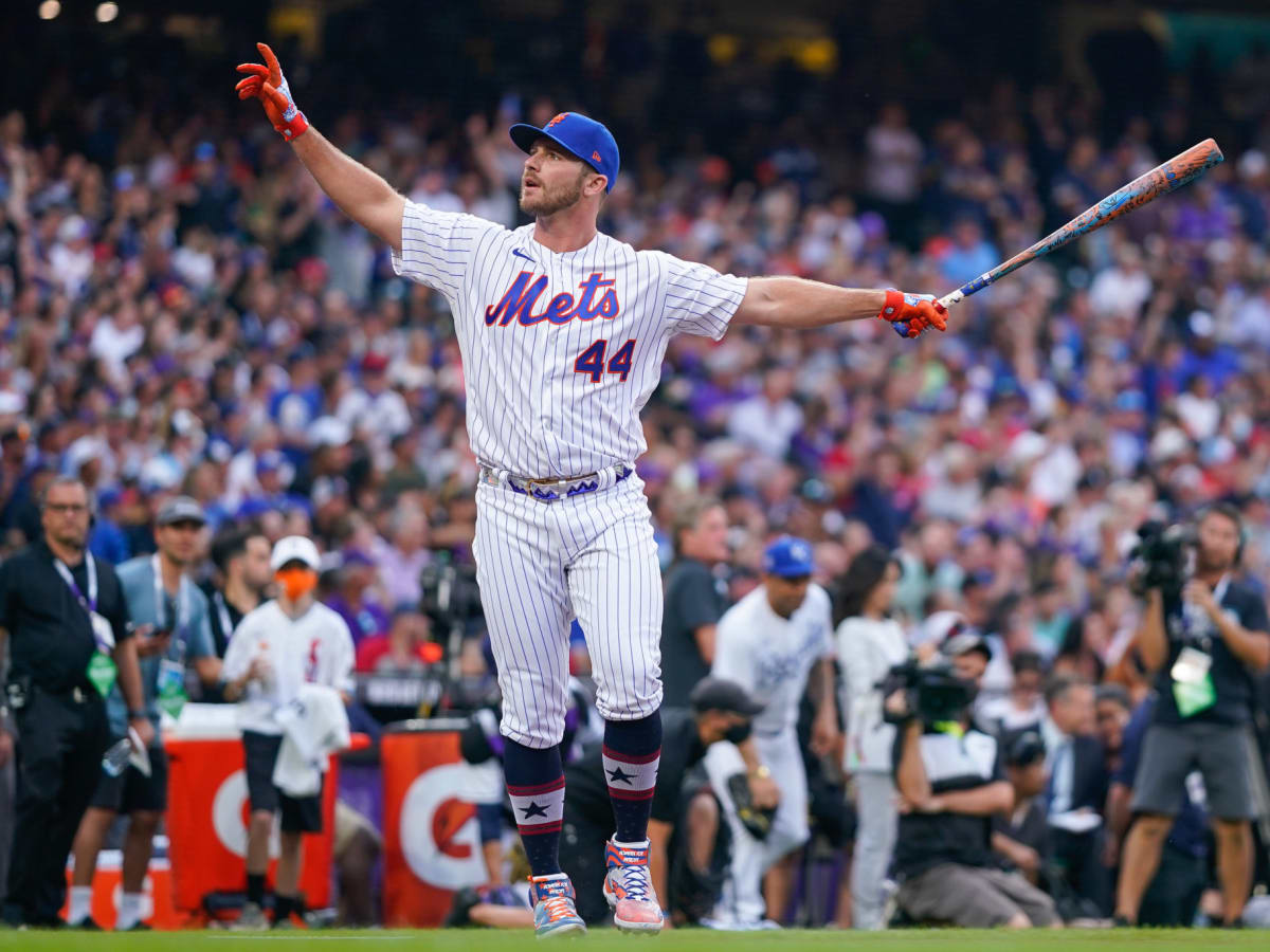 Pete Alonso deadlifts in between Home Run Derby rounds