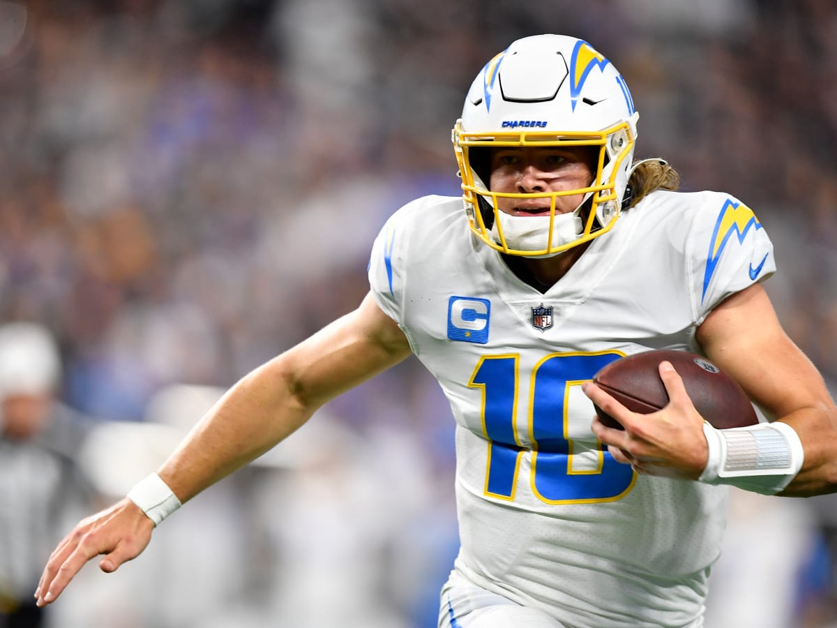 Justin Herbert remembers old photos in Chargers gear, reminisces about Dan  Fouts 