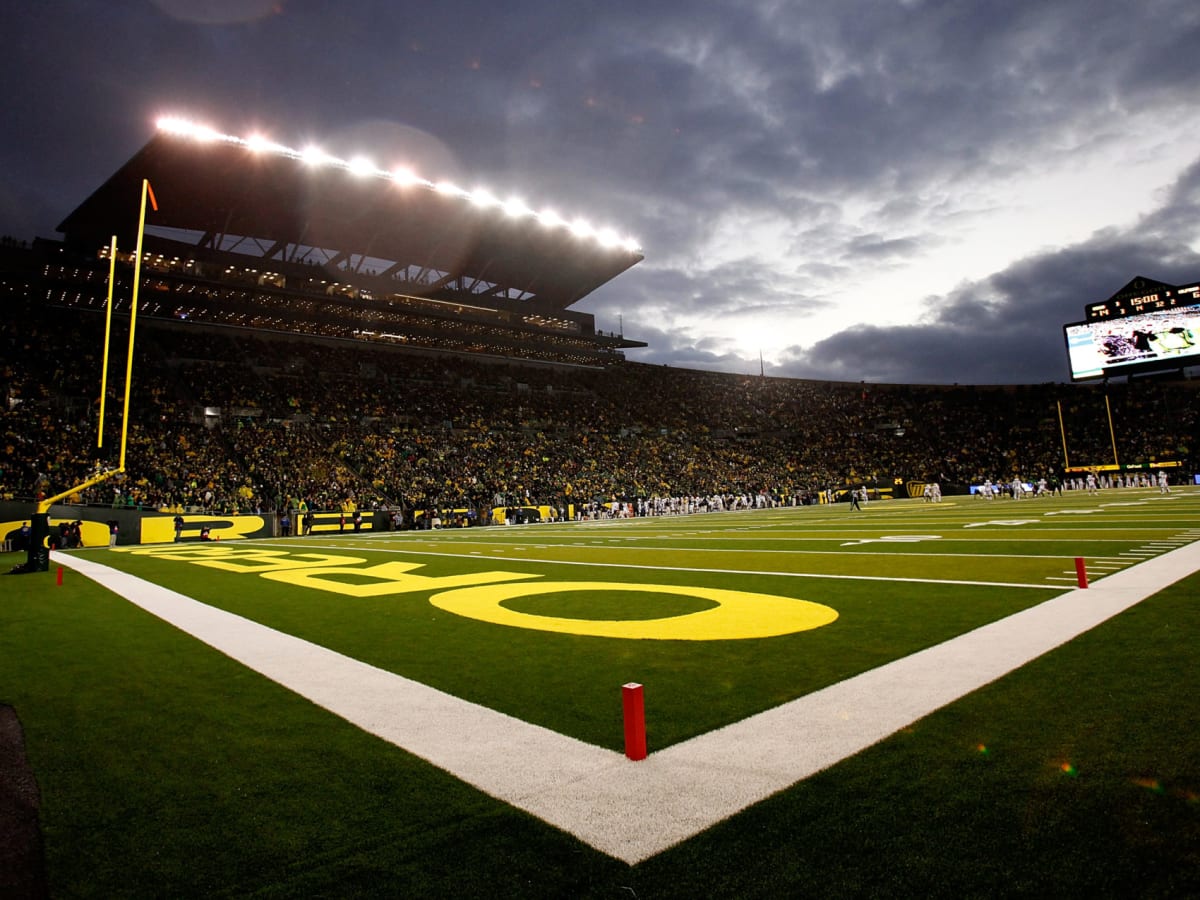 LOOK: Oregon Ducks unveil jerseys for game against Arizona Wildcats