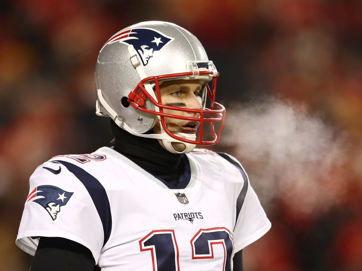 Tom Brady of New England Patriots trying out new helmet - ESPN