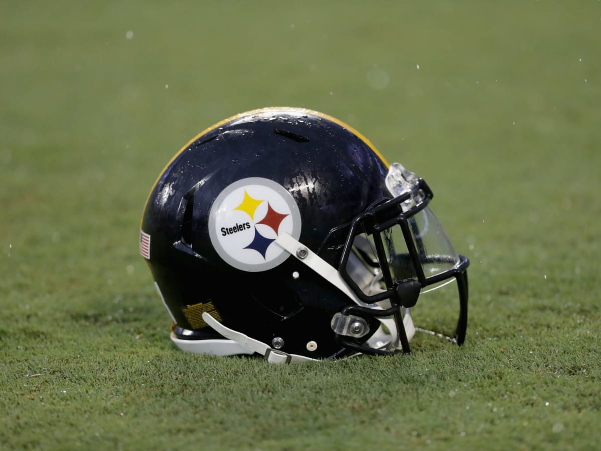 Steelers Hosting Desmond Ridder