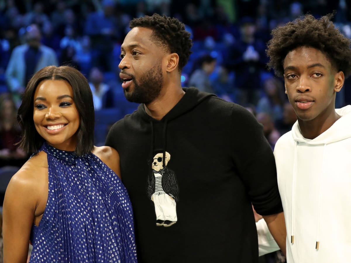 Dwyane Wade cheerleads as son Zaire makes comeback from injury at
