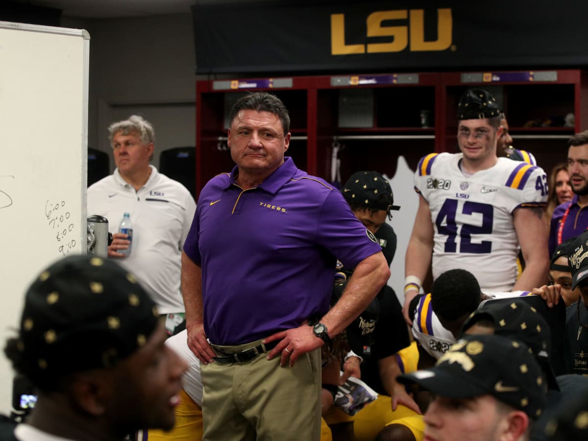 LSU Players Threatened with Arrest for Smoking Cigars in Locker Room after  Winning National Title over Clemson