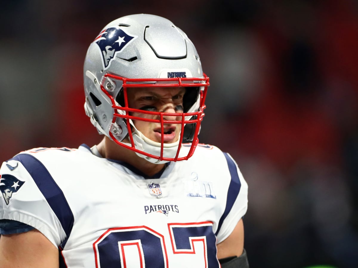 Rob Gronkowski Kisses New Buccaneers Uniform, 'That Is Beautiful'