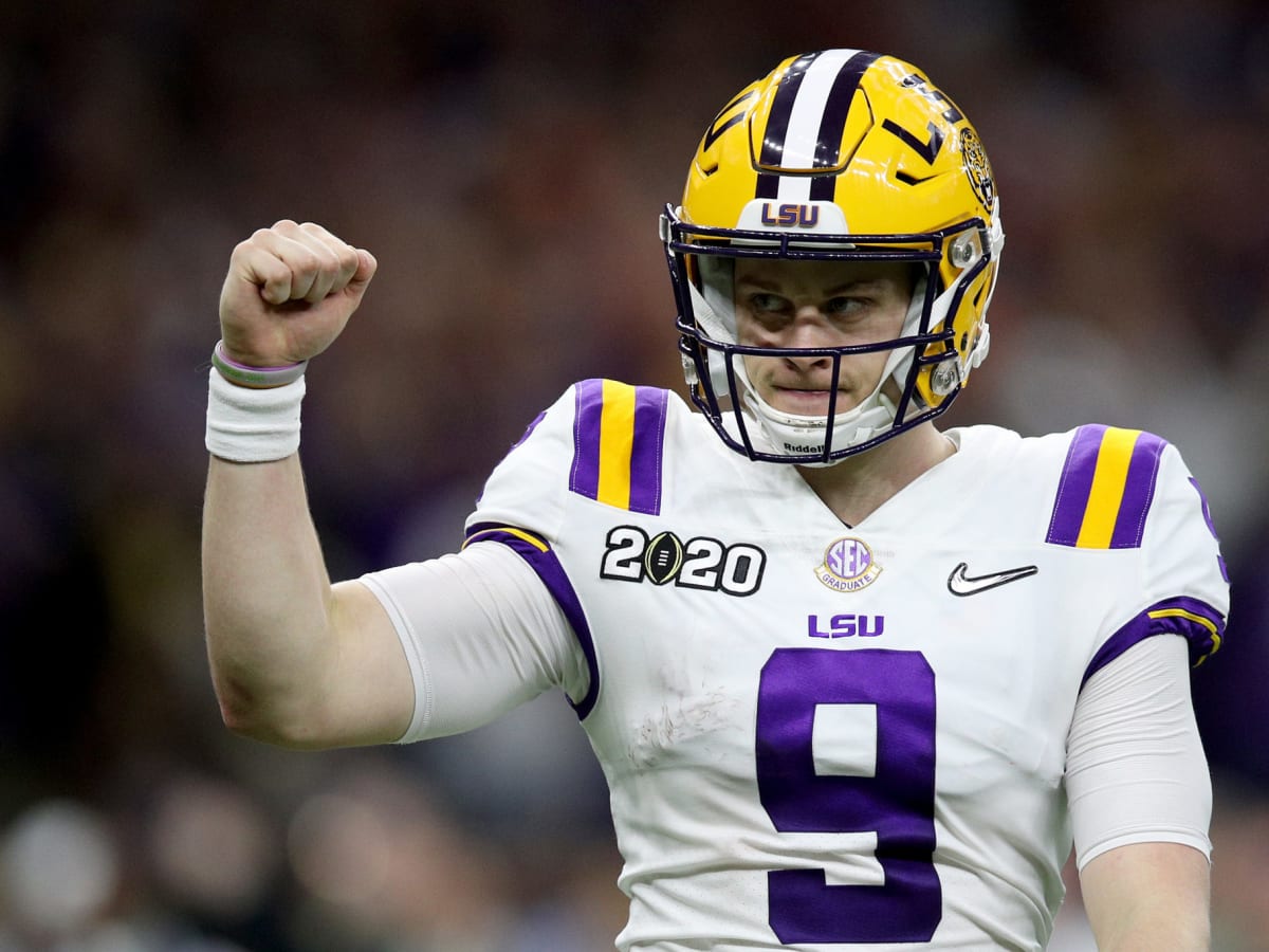 New Orleans, Louisiana, USA. 13th Jan, 2020. LSU quarterback Joe Burrow (9)  passes the ball during College Football Playoff National Championship game  action between the Clemson Tigers and the LSU Tigers at