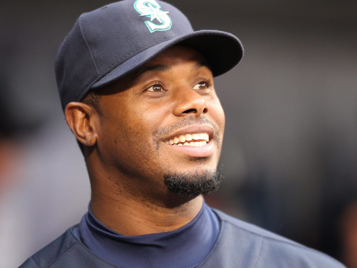 Ken Griffey Jr. Photo Goes Viral: MLB World Reacts - The Spun: What's  Trending In The Sports World Today