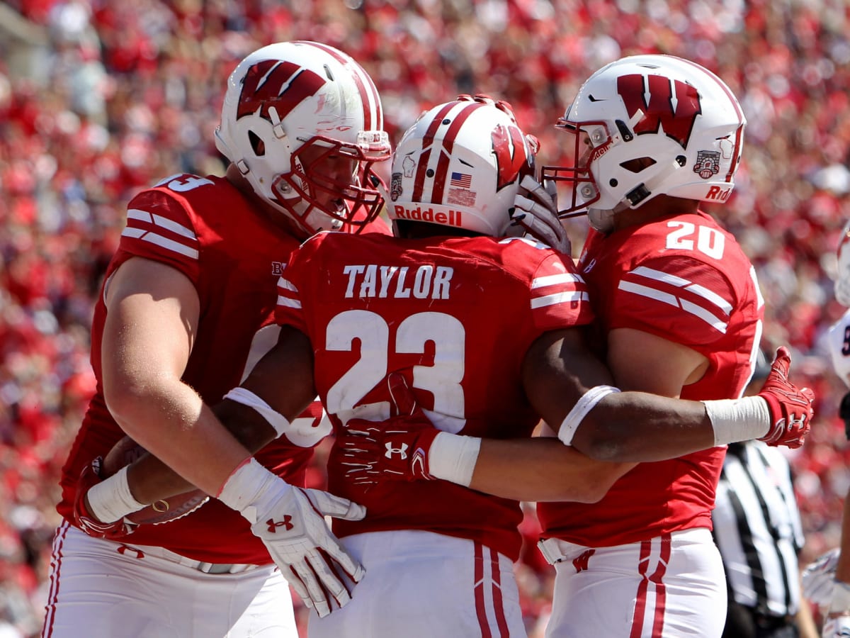 Wisconsin Running Back Jonathan Taylor Scores Toppers Pizza