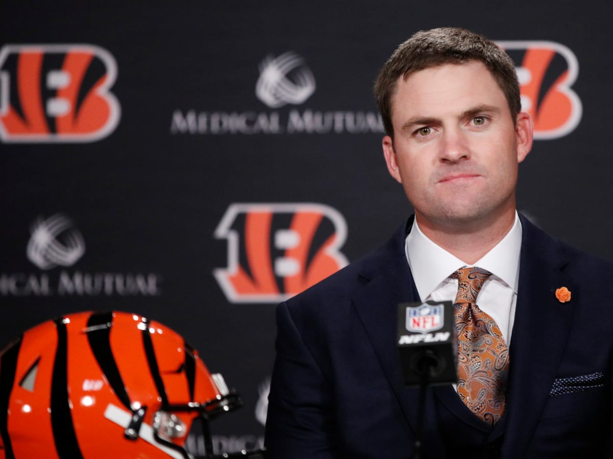 Cincinnati Bengals head coach Zac Taylor argues a call during the second  half of an NFL football game against the Pittsburgh Steelers, Sunday, Nov.  28, 2021, in Cincinnati. (AP Photo/Emilee Chinn Stock