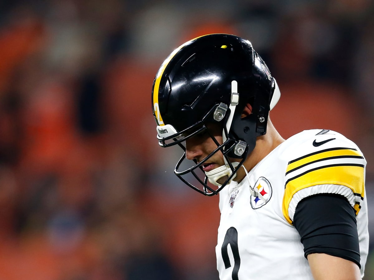 East Rutherford, New Jersey, USA. 22nd Dec, 2019. Quarterback Mason Rudolph  (2) of the Pittsburgh Steelers throws a pass during a game against the New  York Jets at MetLife Stadium on December 22, 2019 in East Rutherford, New  Jersey. Gregory Vasil