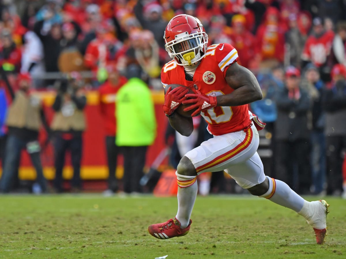 Wide receiver Tyreek Hill #10 of the Kansas City Chiefs makes a catch in  front of linebacker …