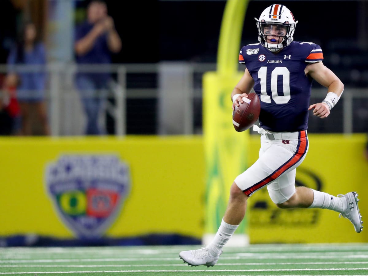 Arlington, TX U.S. 31st Aug, 2019. A Auburn Tigers quarterback Bo