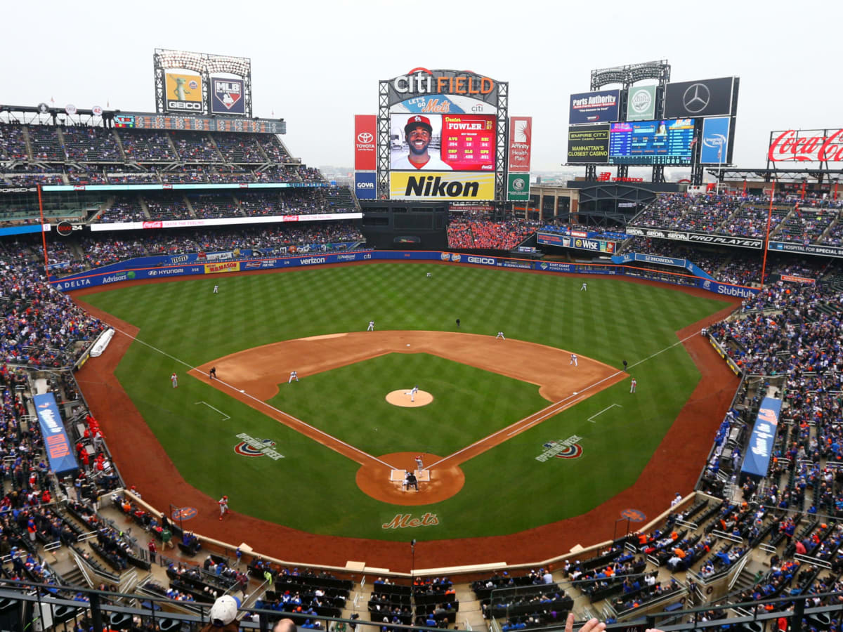 Tom Seaver statue in front of Citi Field apparently has mistake