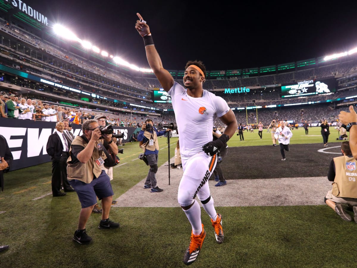 Myles Garrett Hits Mason Rudolph With a Helmet, Chaos Ensues - The