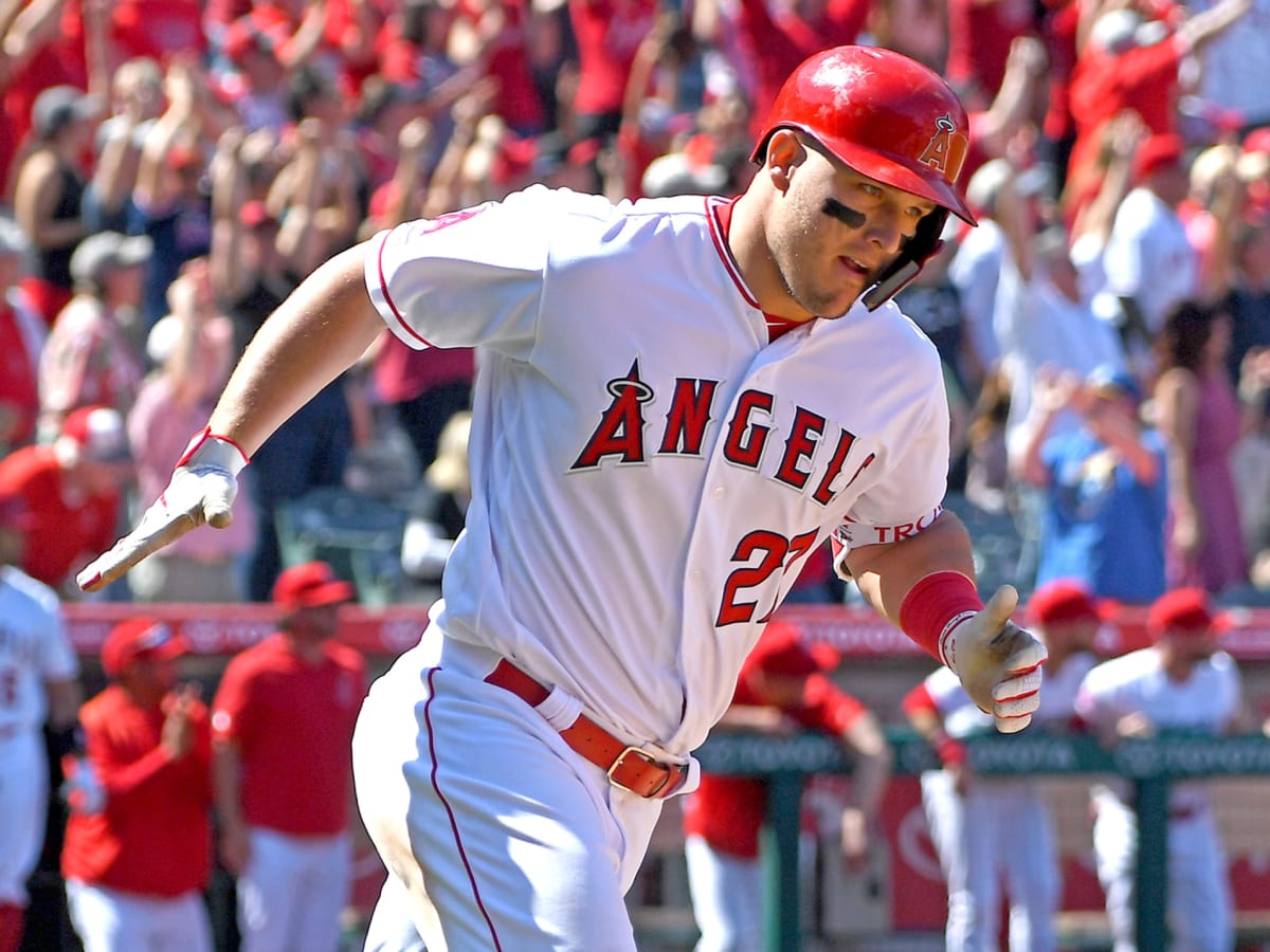 Anaheim, California, USA. 22nd April, 2013. Angels' Mike Trout #27 during  the Major League Baseball game between the Texas Rangers and the Los  Angeles Angels of Anaheim at Angel Stadium in Anaheim