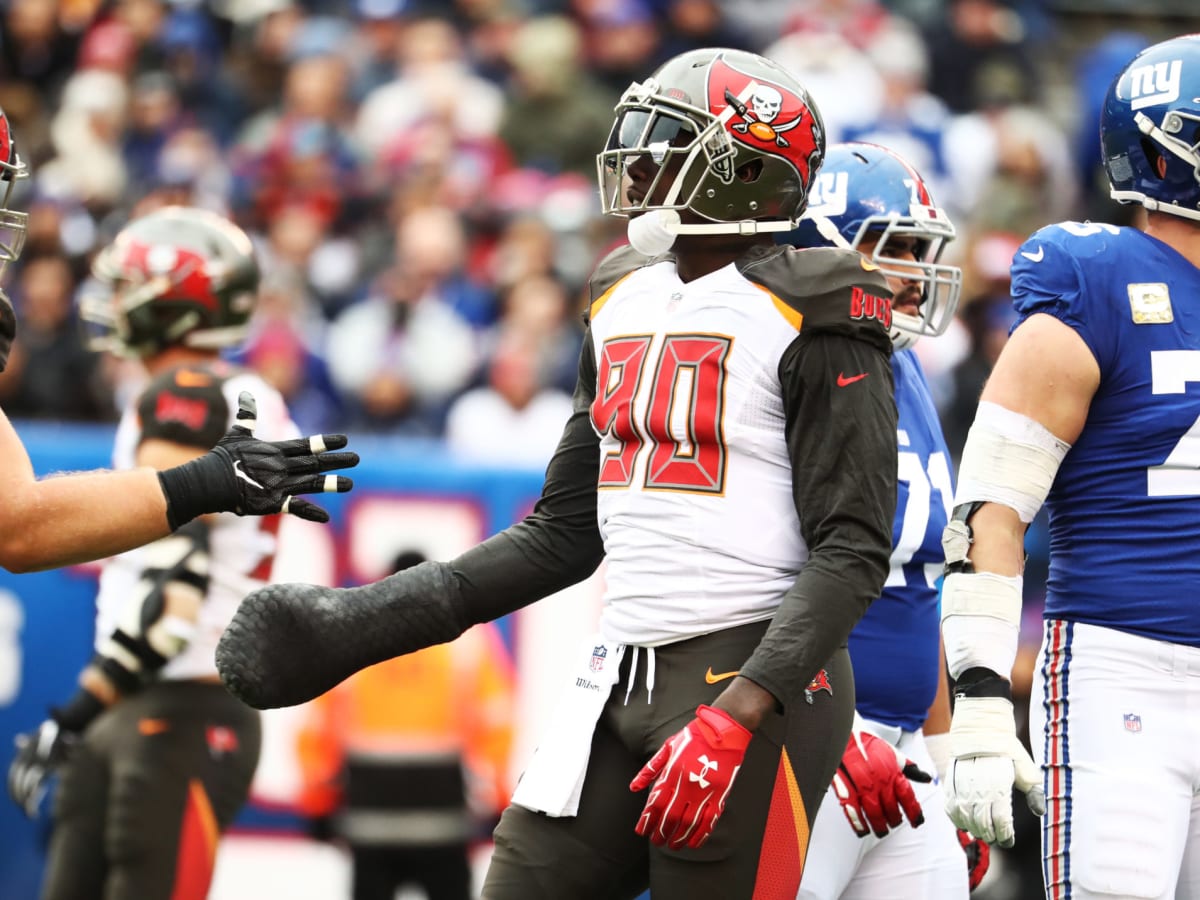 Ravens Meet With OLB Jason Pierre-Paul