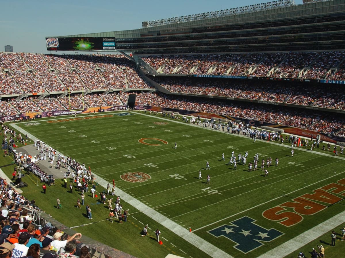 NFL fans blast horrible field conditions at Soldier Field during