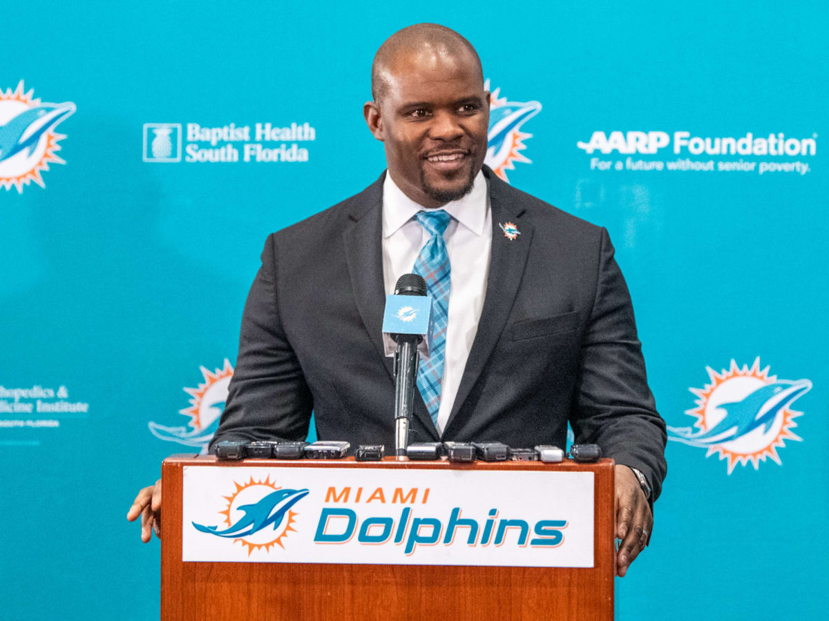 Flores says Dolphins playing undisciplined; Fuller out vs. Bucs with finger  injury