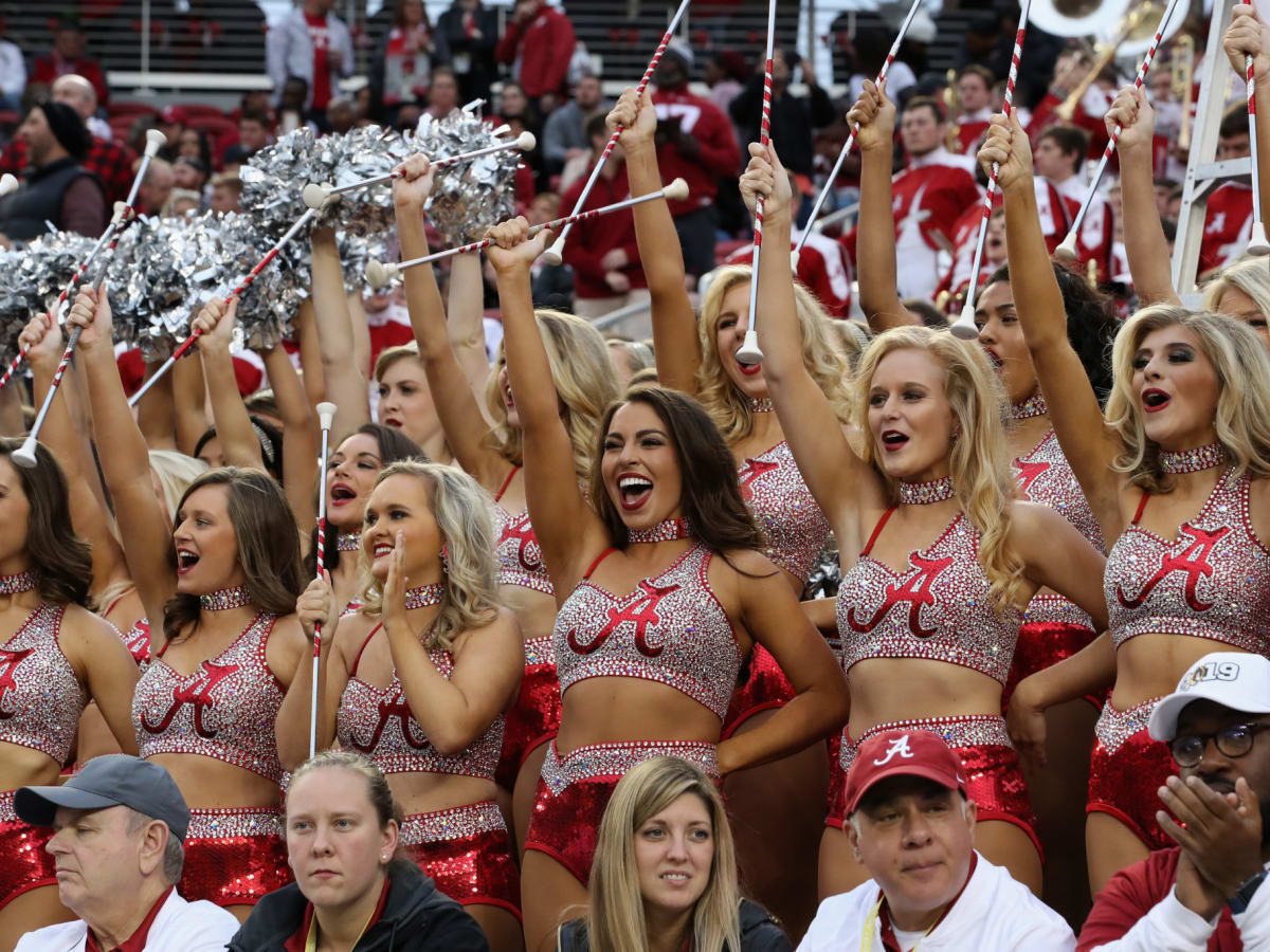 Photo Of Alabama, Auburn Cheerleaders Going Viral Before Iron Bowl - The  Spun