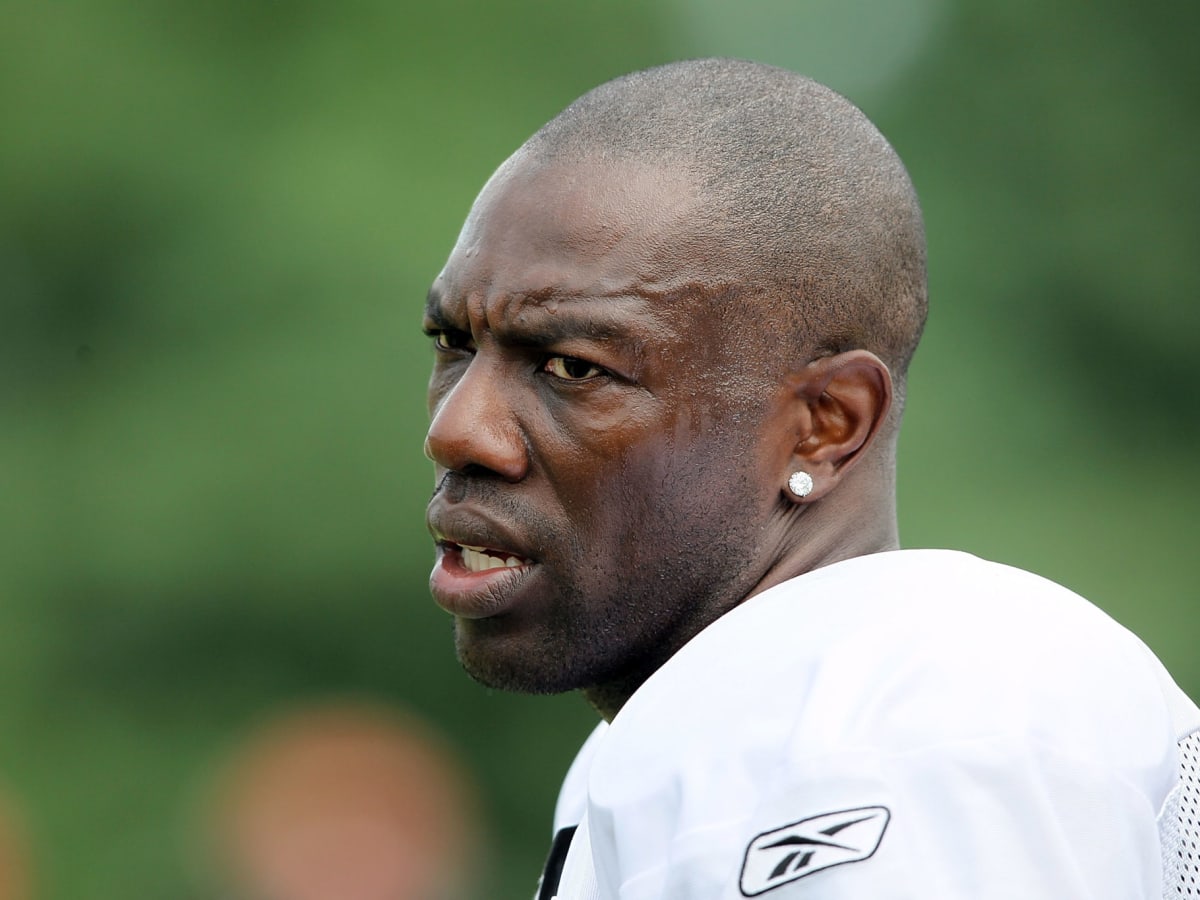 Ex-Eagles Star Fires Back at Terrell Owens: 'He is Misremembering'