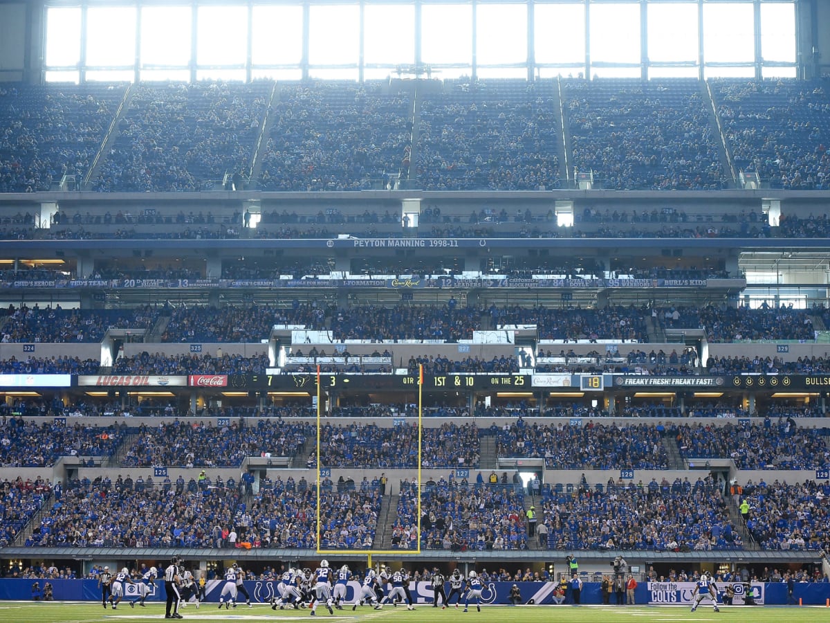 Look: Prominent Celebrity Sits During National Anthem. - The Spun: What's  Trending In The Sports World Today