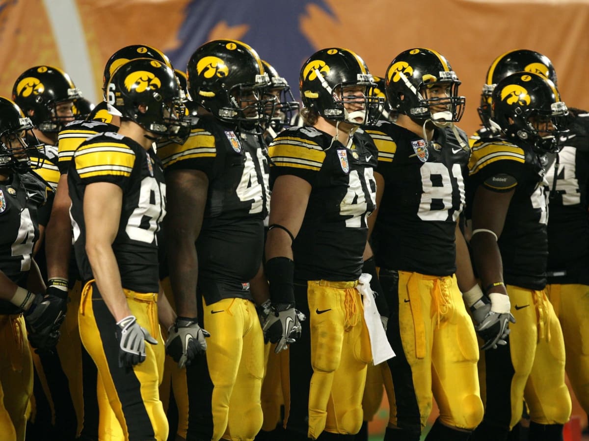 ESPN's bowl projections places Hawkeyes against same opponent in different  bowls