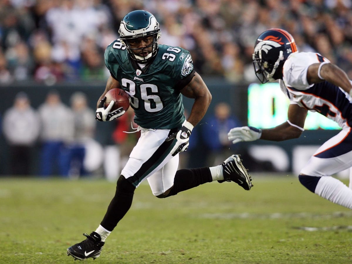 Brian Westbrook talks to Andy Reid regularly, wants to play for