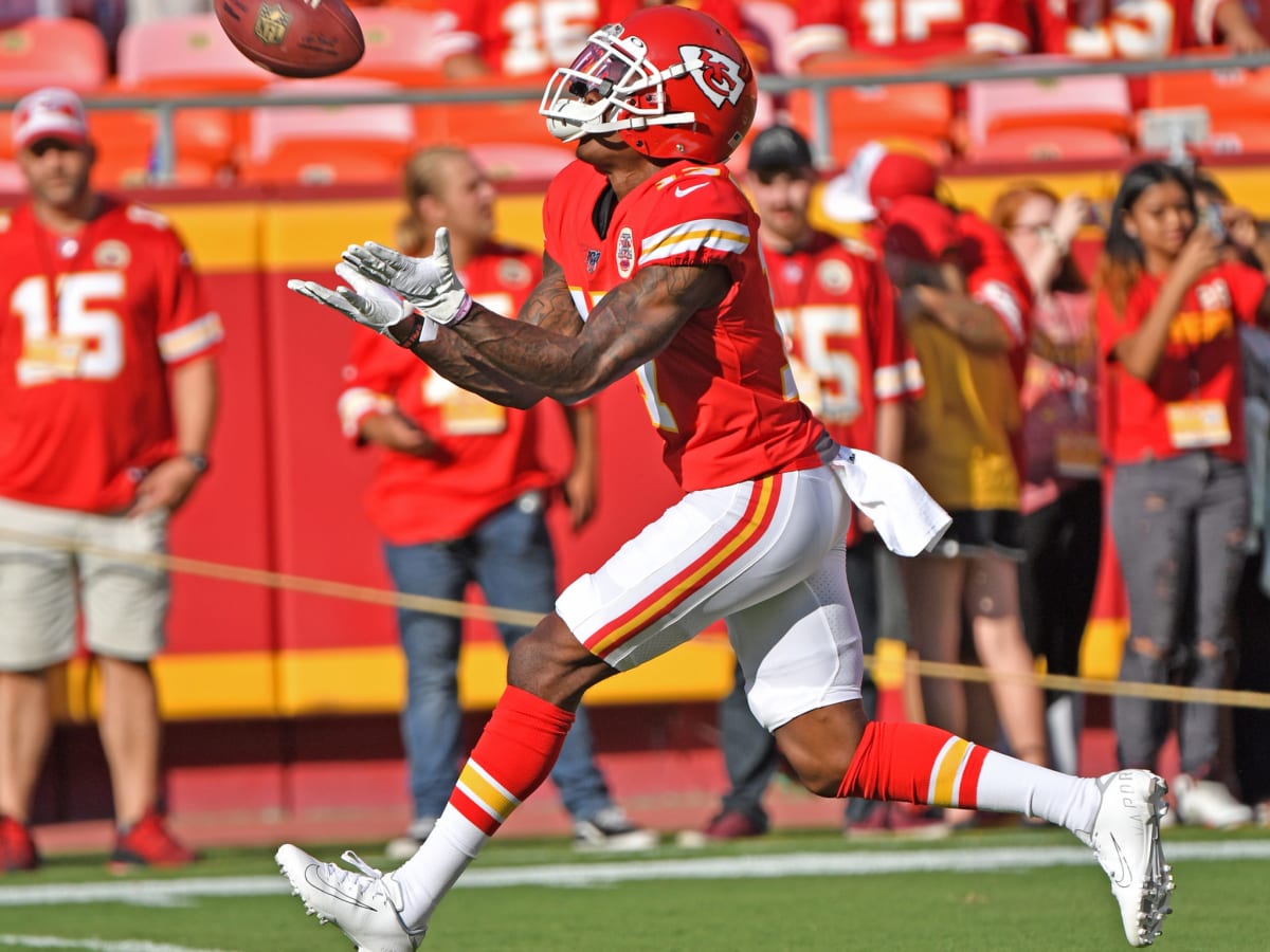 Mecole Hardman of the Kansas City Chiefs dives to score a 25 yard