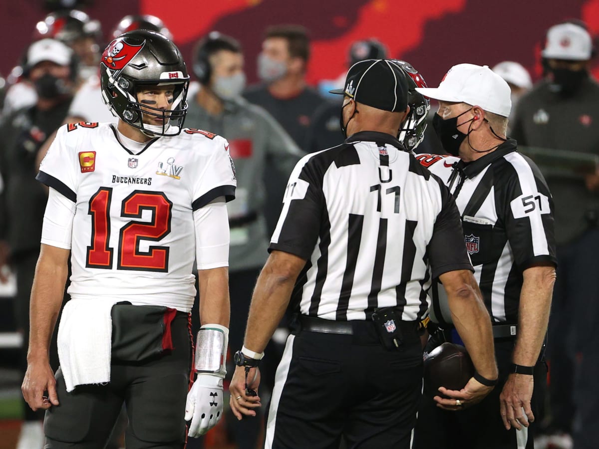 Tom Brady confronts Tyrann Mathieu after targeting the Chiefs