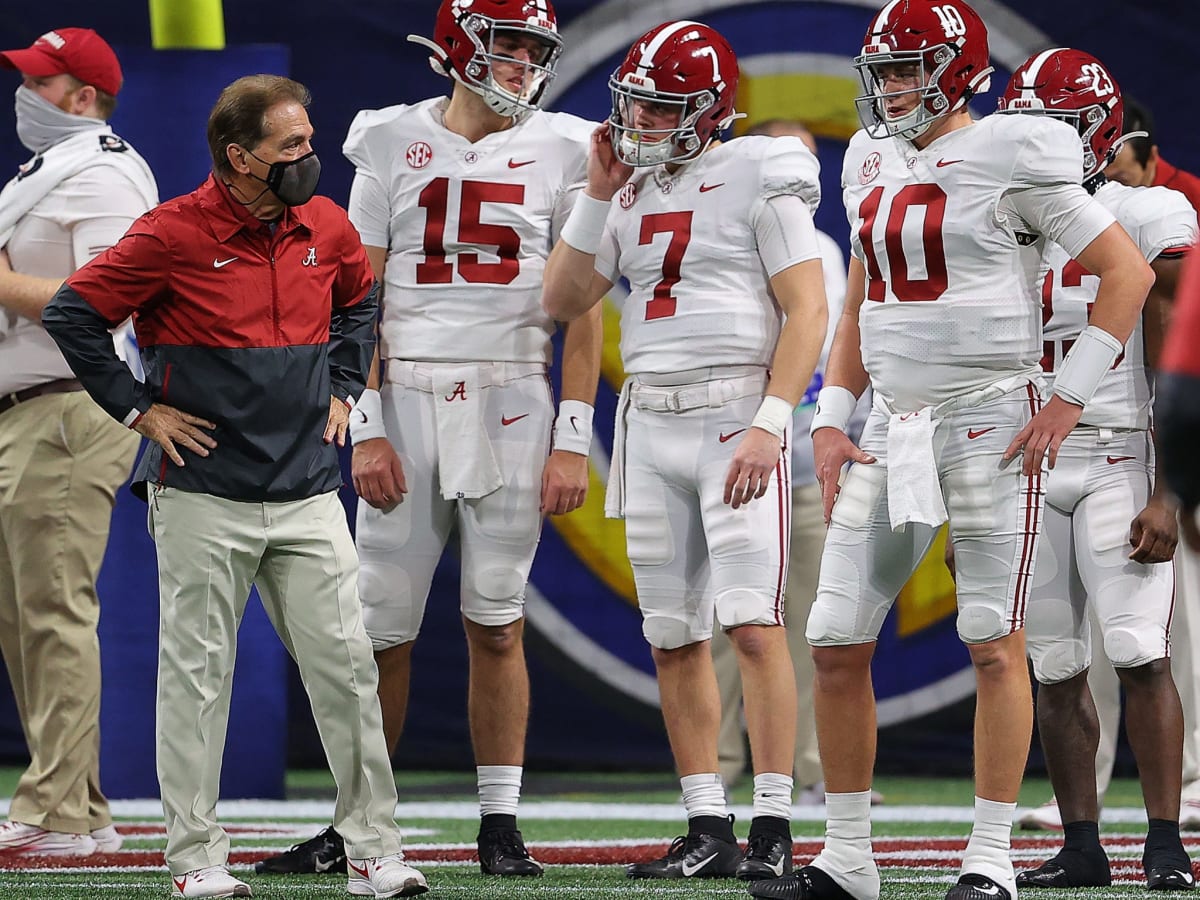 Touchdown Tuesday: Mac Jones pokes fun at Nick Saban's Yankees jersey in  Alabama lake house photo.