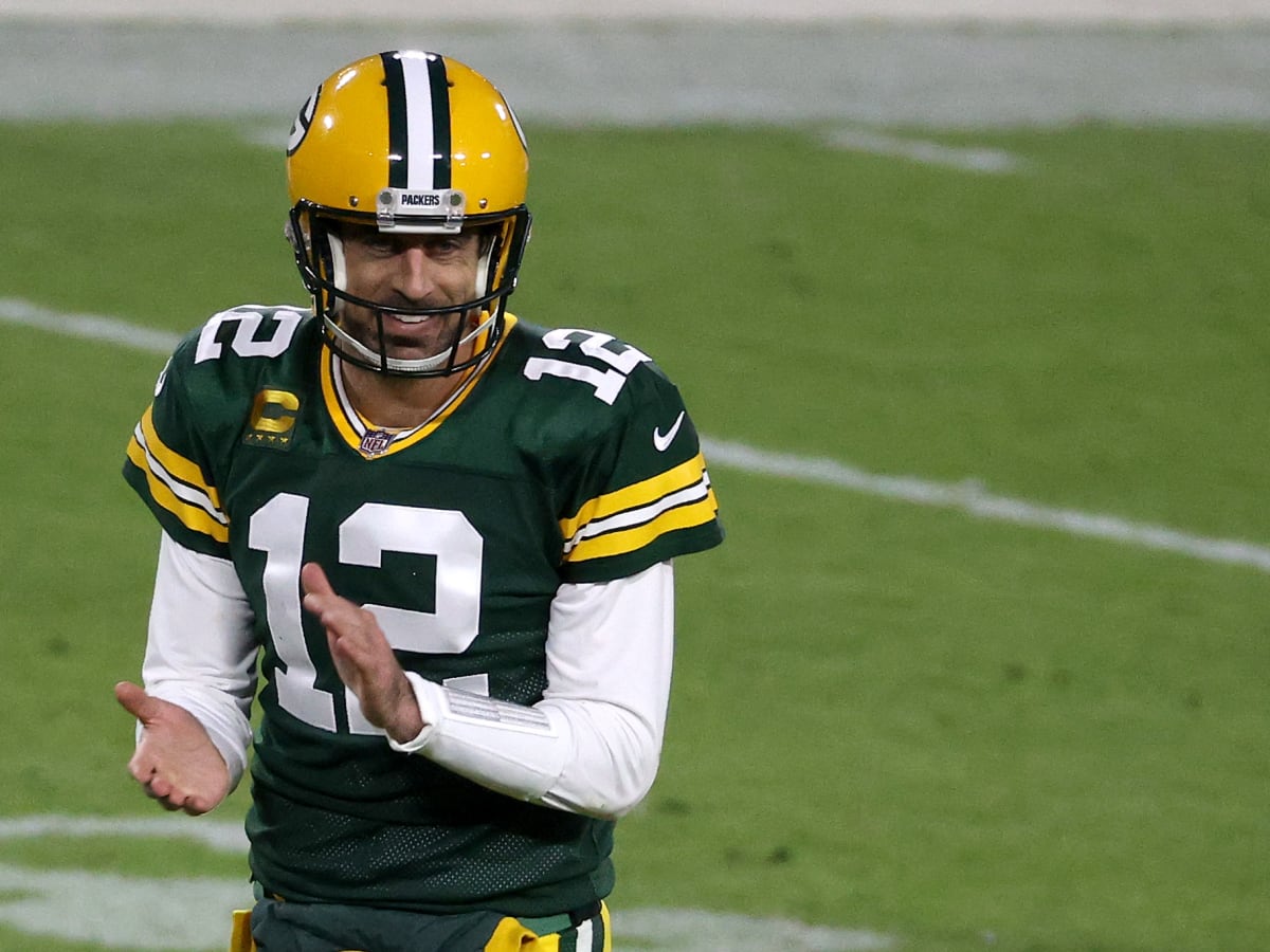 NFL World Reacts To Aaron Rodgers' Tuesday Outfit Choice - The Spun: What's  Trending In The Sports World Today