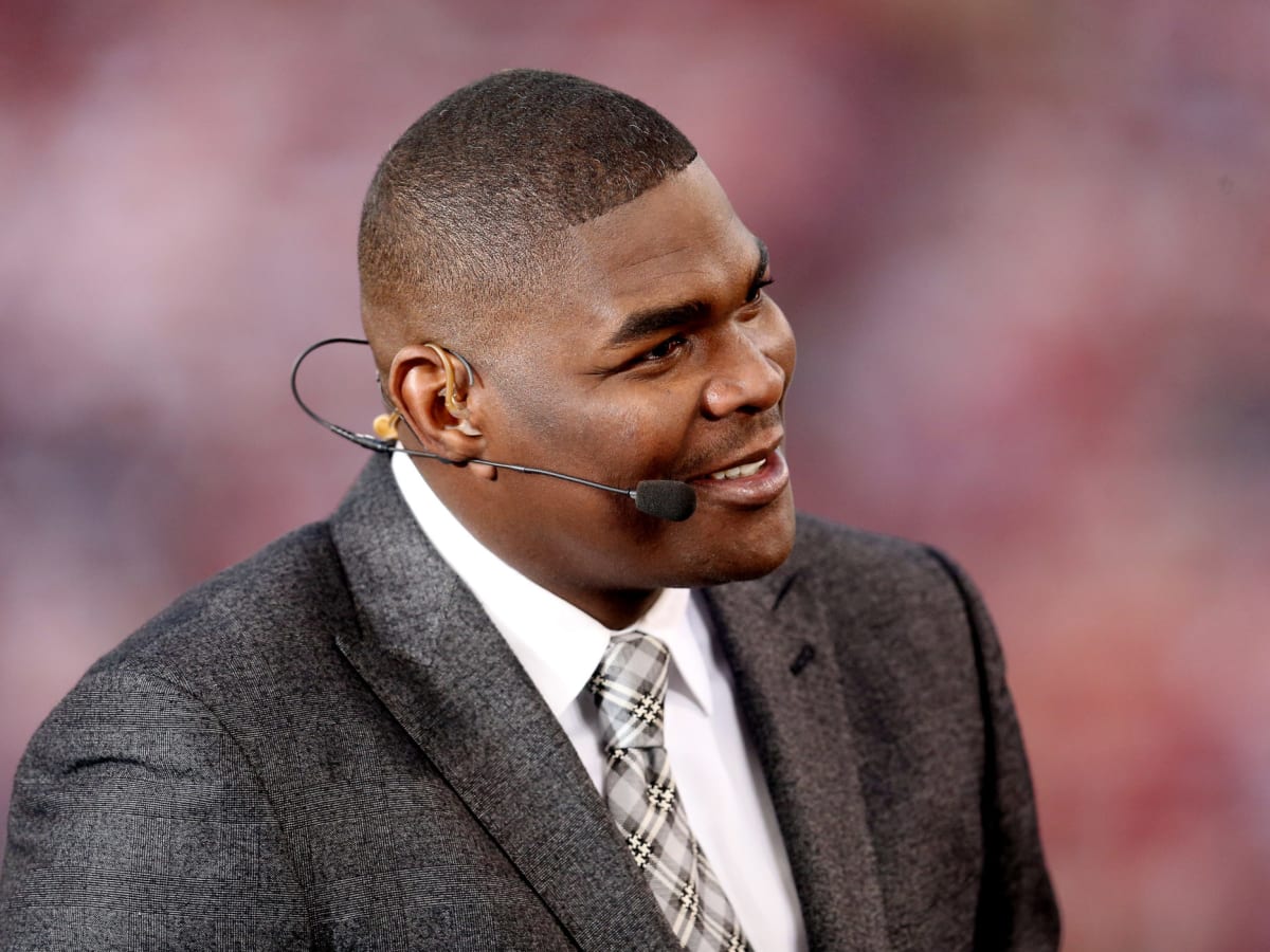 Dallas Cowboys wide receiver Keyshawn Johnson jokes with a fan as he sits  courtside during the Charlotte Bobcats' NBA basketball game against the Los  Angeles Clippers in Charlotte, N.C., Friday, Dec. 23