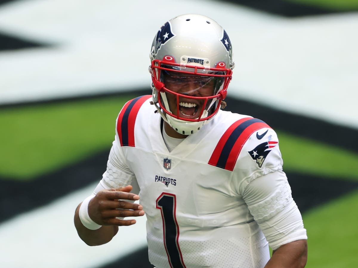 New England Patriots quarterback Cam Newton teaches Pats punter Jake Bailey  how to 'Dab' on the sideline